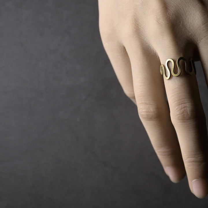 Anillo ajustable de cobre con diseño de latón curvado simple con Buddha Stones