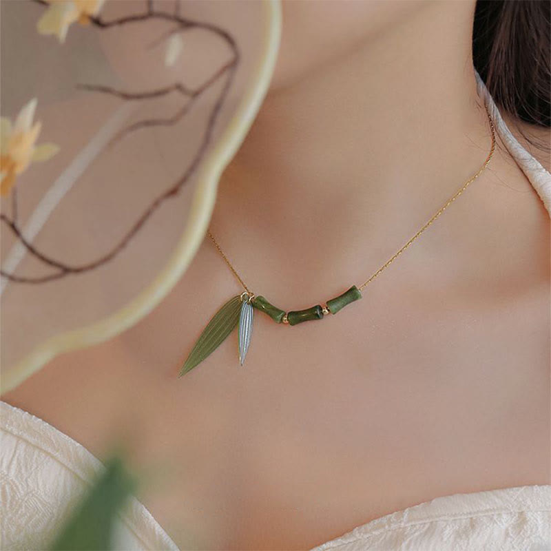 Colgante de collar de riqueza con diseño de jade y hoja de bambú de Buddha Stones