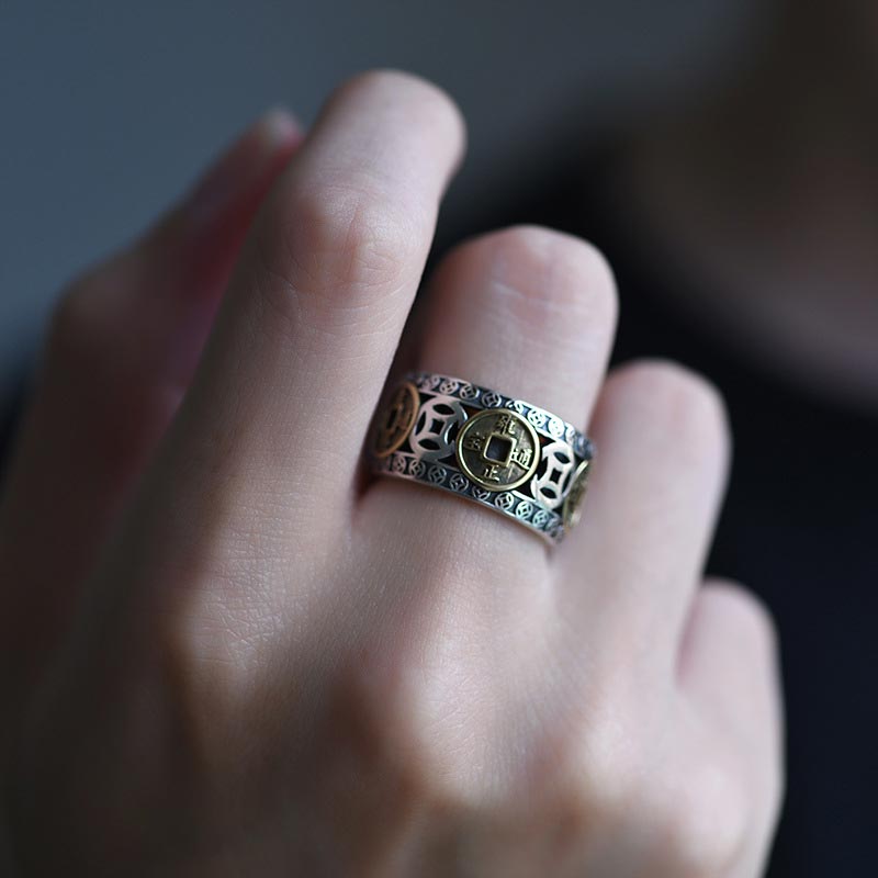 Anillo ajustable con equilibrio de monedas de cinco emperadores y Buddha Stones