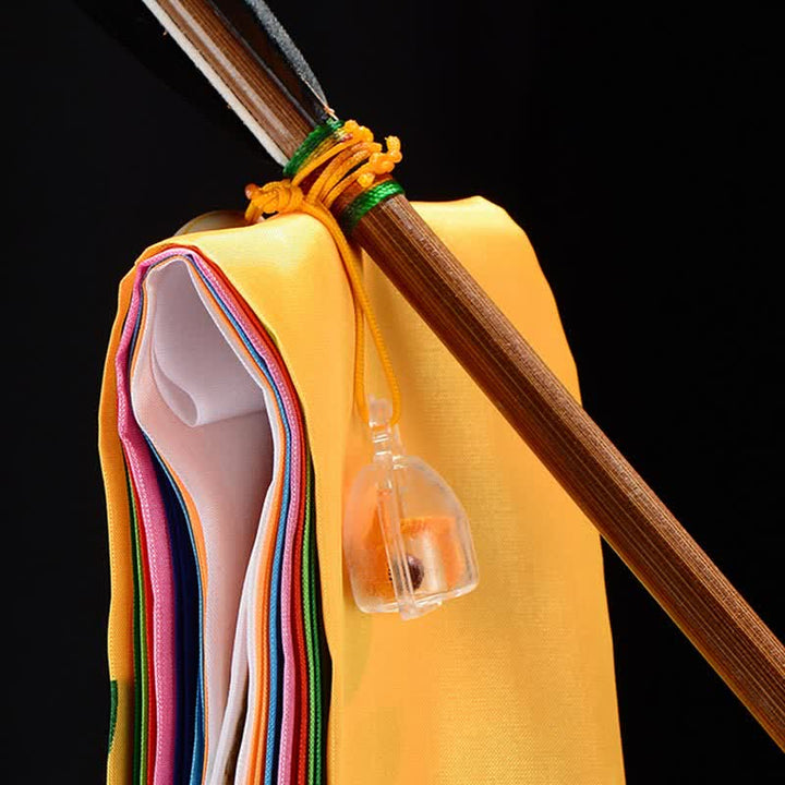 Bandera de oración con la flecha de la suerte y los ocho símbolos auspiciosos tibetanos para decoración del hogar. - image 7