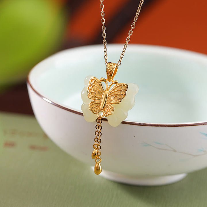 Colgante de collar con colgante de mariposa de jade blanco hetiano chapado en plata de ley 925 con Buddha Stones