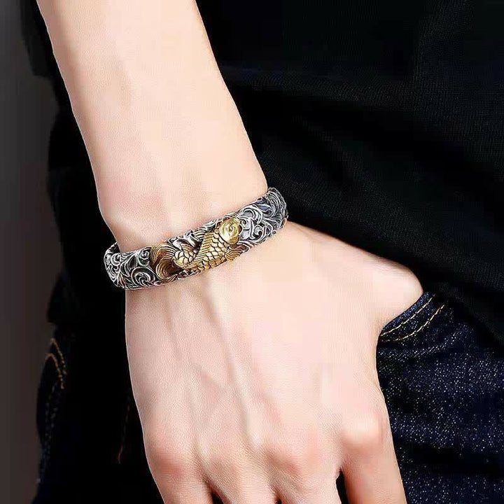 Brazalete de pulsera con diseño de hierba de pez Koi y Buddha Stones