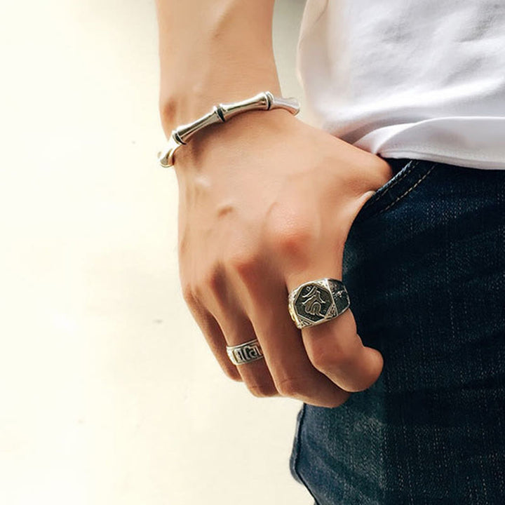 Anillo ajustable de protección tallada con diseño sánscrito de plata de ley 925 con Buddha Stones