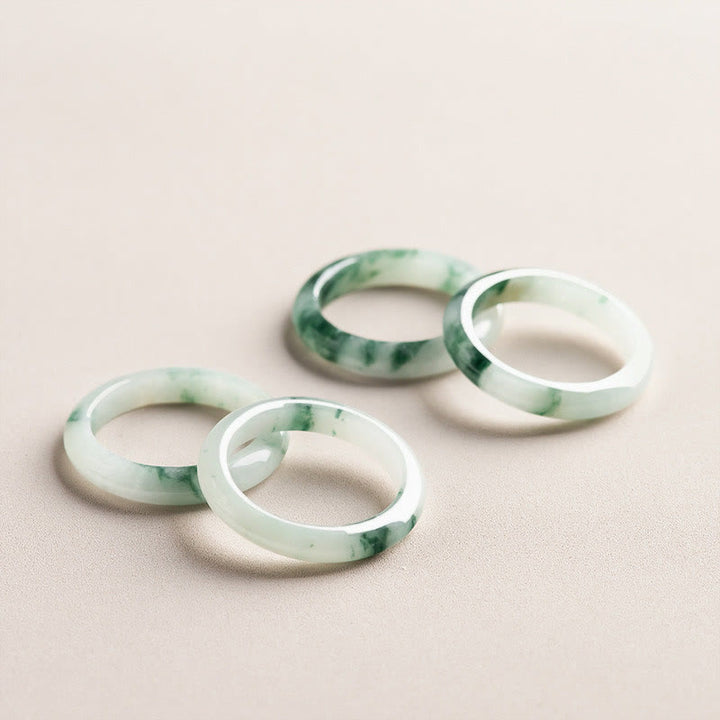 Anillo de abundancia de suerte de jade verde natural con Buddha Stones