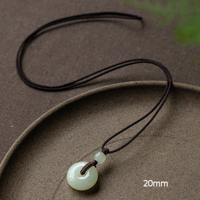 Colgante de collar de prosperidad de suerte con hebilla de paz de jade redondo natural