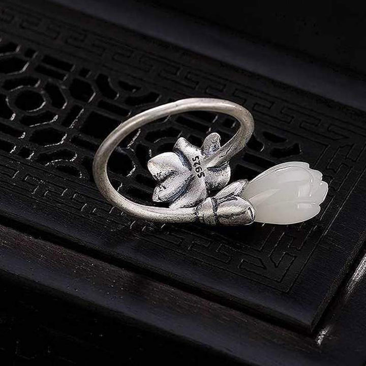 Anillo ajustable curativo con equilibrio de cobre y loto de Jade y Buddha Stones