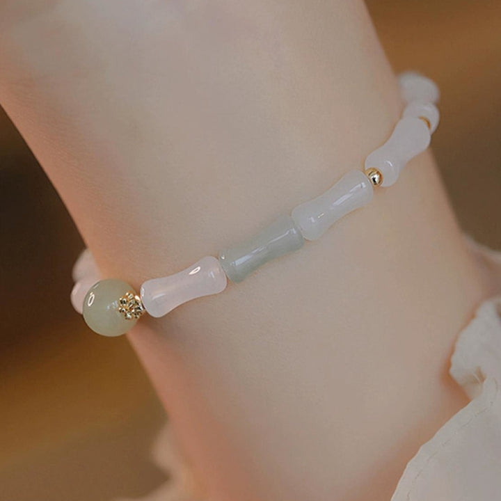 Pulsera de protección de la suerte con hojas de bambú de jade blanco hetiano chapado en oro de 14 Buddha Stones
