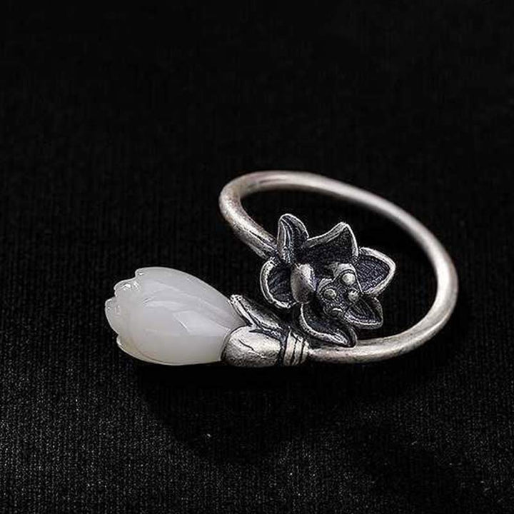 Anillo ajustable curativo con equilibrio de cobre y loto de Jade y Buddha Stones
