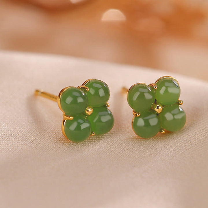 Pendientes de tuerca de la suerte con trébol de cuatro hojas de jade cian natural chapado en plata de ley 925 con Buddha Stones