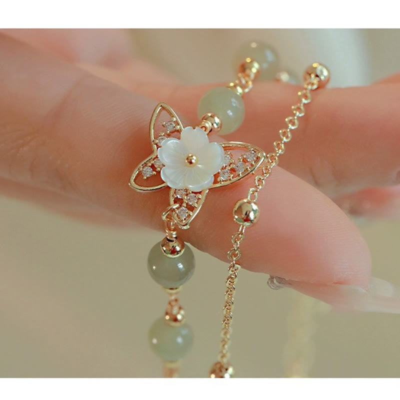 Buddha Stones Pulsera de la Suerte de Doble Capa con Flor de Piedra Tridacna y Mariposa de Jade chapada en Oro de 14 Quilates