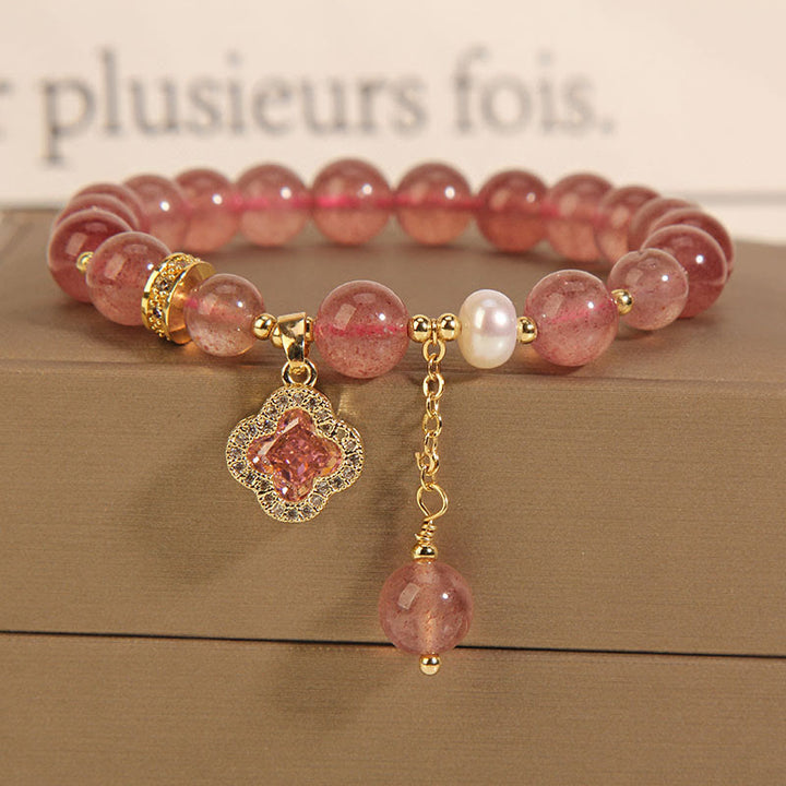 Pulsera curativa con dije de trébol de cuatro hojas y perlas de cuarzo fresa con Buddha Stones