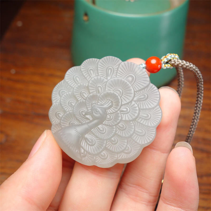 Colgante de collar de bendición de protección de pavo real de jade blanco