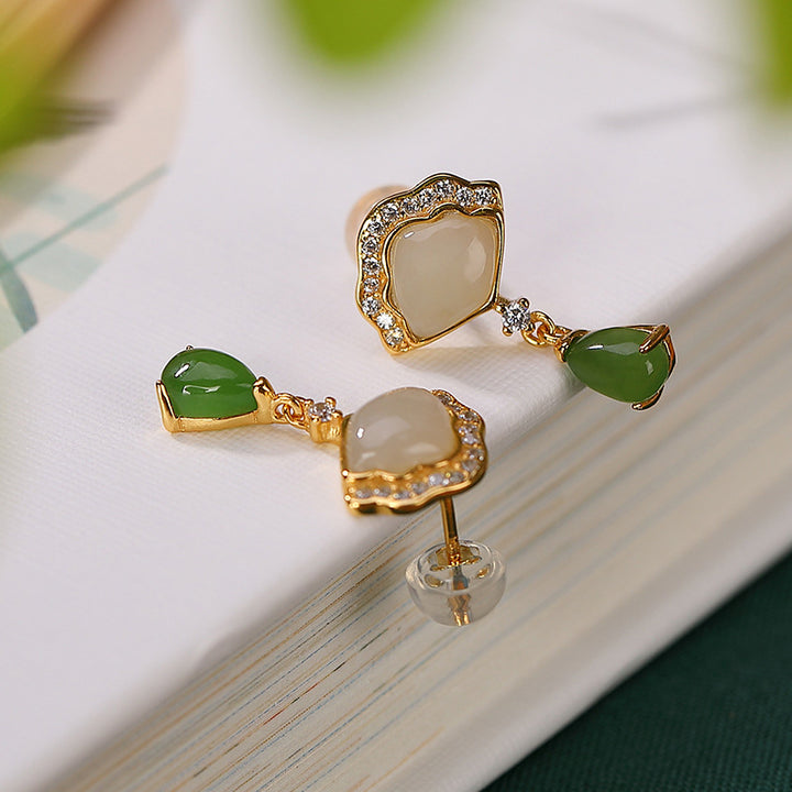 Pendientes colgantes de suerte con diseño de gota de agua y abanico de jade blanco con Buddha Stones
