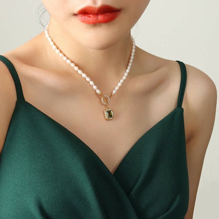 Colgante de collar con dije de riqueza de circonitas y perlas
