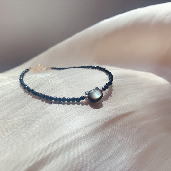 Pulsera curativa de piedra Tridacna de gato lindo de cristal blanco de espinela negra chapada en oro de 14 quilates con Buddha Stones - image 9