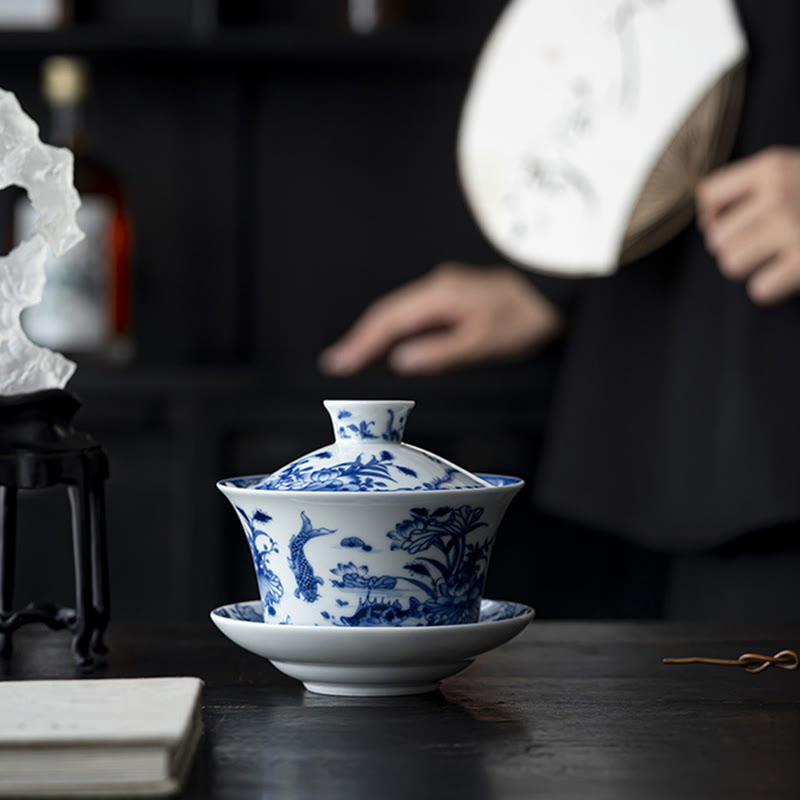 Buddha Stones Porcelana Azul Y Blanca Loto Pez Koi Danza Del León Sandía Cerámica Gaiwan Sancai Taza De Té Kung Fu Taza De Té Y Platillo Con Tapa 300ml