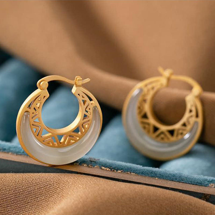 Pendientes colgantes de prosperidad de jade con luna creciente y Buddha Stones