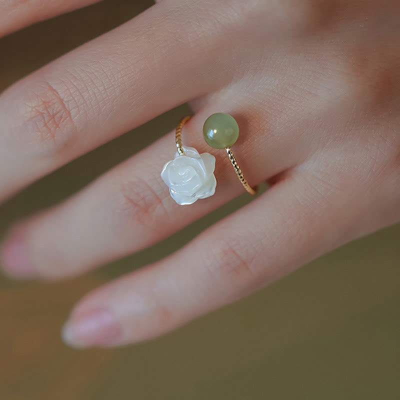 Buddha Stones Anillo de bendición con cuentas de jade, piedra tridacna chapada en oro de 14 quilates, flor rosa