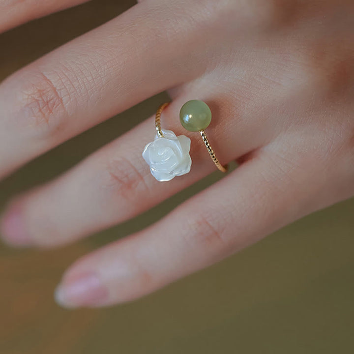 Buddha Stones Anillo de bendición con cuentas de jade, piedra tridacna chapada en oro de 14 quilates, flor rosa