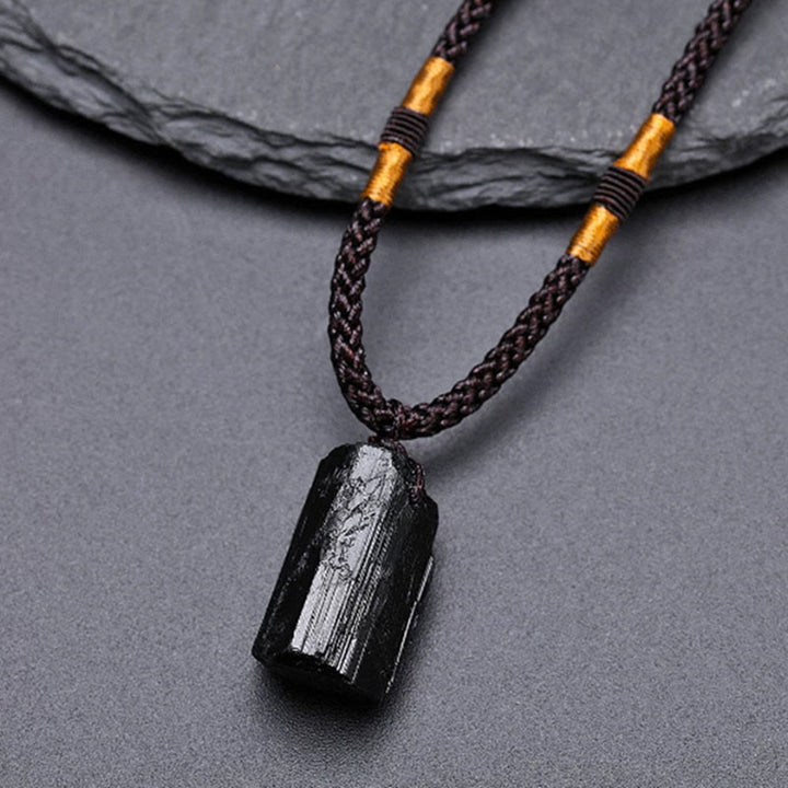 Colgante de collar de cuerda positiva de turmalina negra natural con Buddha Stones