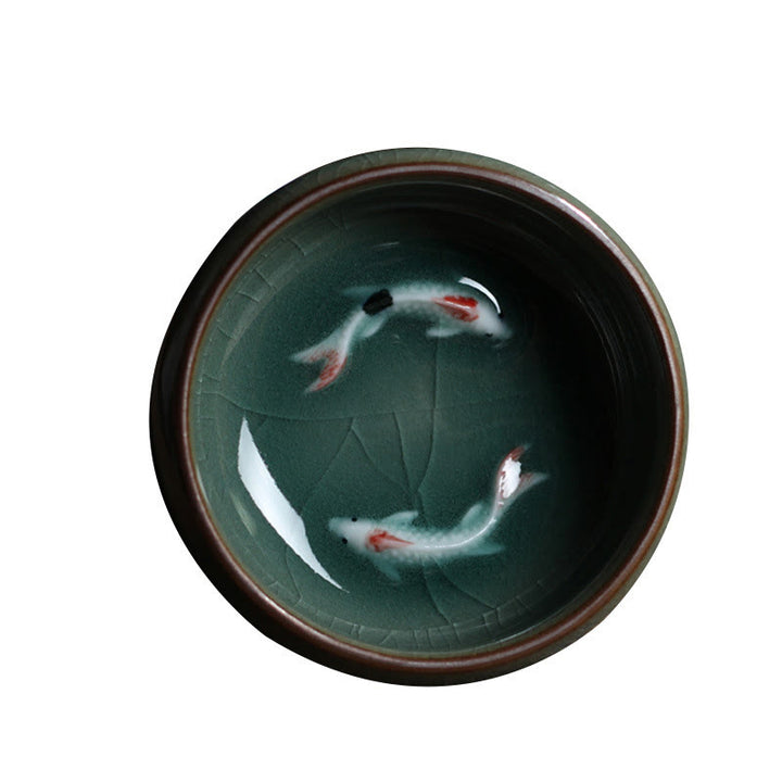 Taza de té de cerámica con forma de pez koi de colores y Buddha Stones