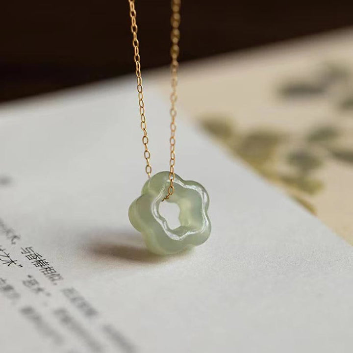 Colgante de collar con dije floral de la suerte de jade cian de jade hetiano con Buddha Stones