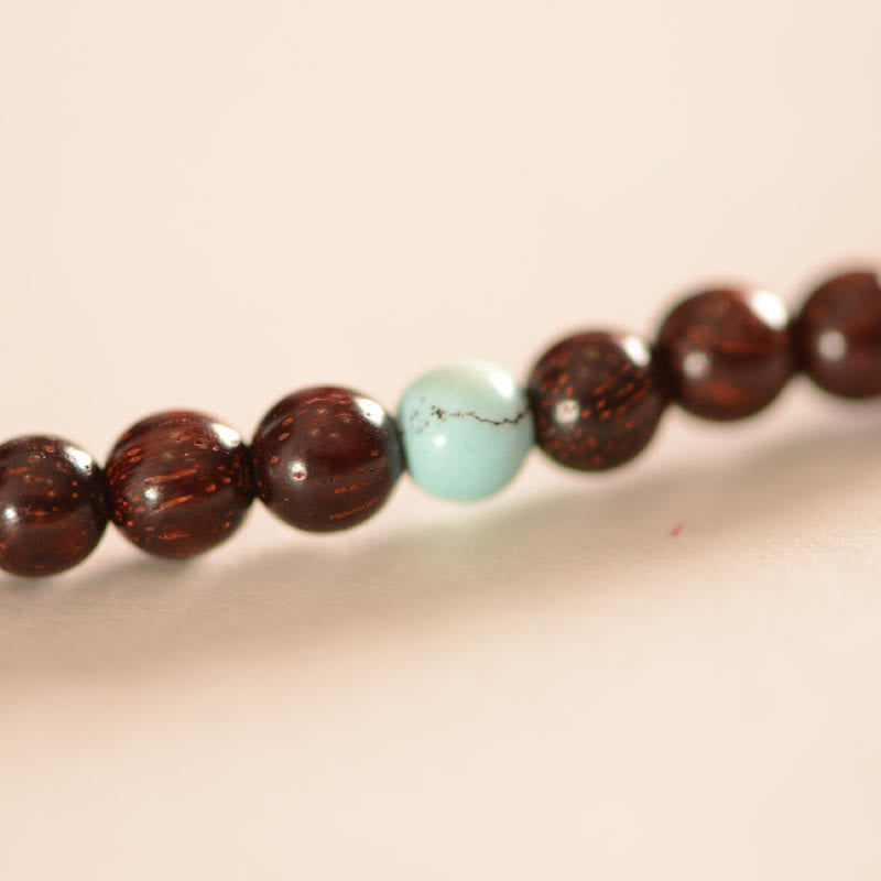 Pulsera de triple envoltura de protección de carácter Fu de sándalo rojo de hoja pequeña india de plata de ley 925 con Buddha Stones