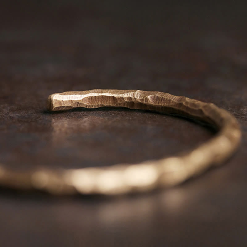 Brazalete tibetano de la suerte del cobre de la textura del golpe