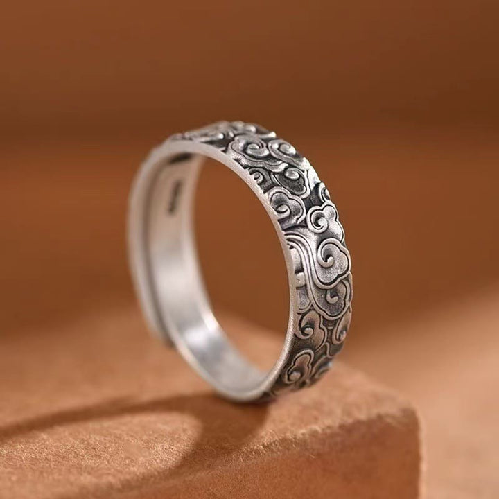 Anillo de la suerte con patrón de nubes auspiciosas vintage de Buddha Stones