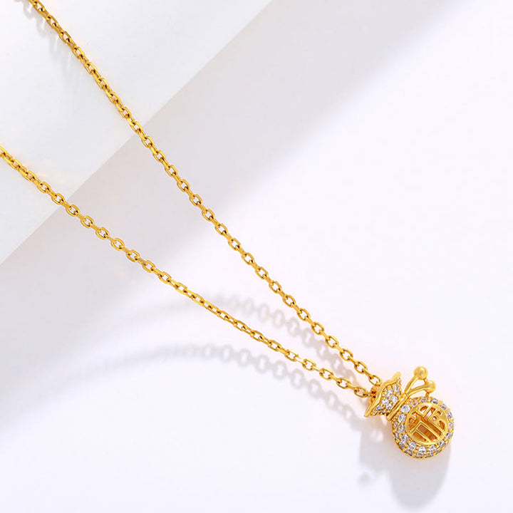 Collar con colgante de bolsa de dinero de la fortuna con personaje Fu chapado en oro de 24 quilates