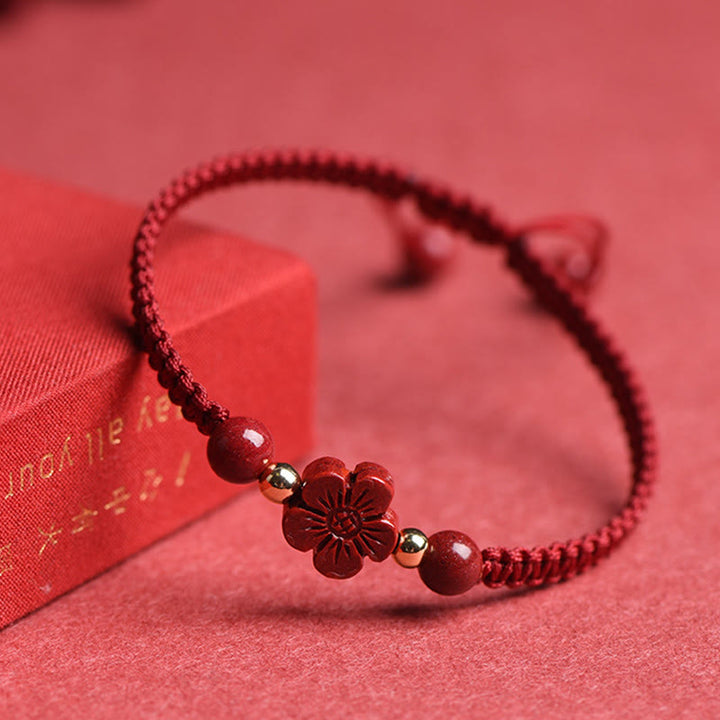 Pulsera de hilo rojo con Buddha Stones, trébol de cuatro hojas, flor de cinco pétalos, bendición de cinabrio