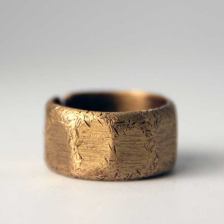 Anillo de riqueza esmerilado de latón y cobre de diseño simple tibetano