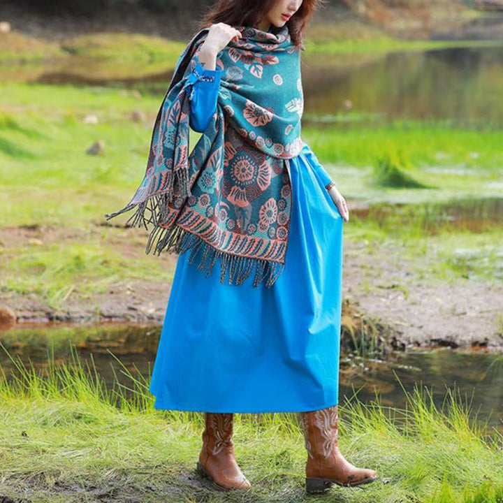 Bufanda de viaje acogedora con diseño de hojas florales y flores tibetanas de Buddha Stones