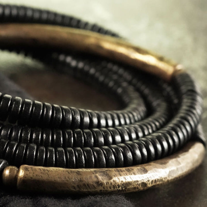 Pulsera multicapa con equilibrio de cobre y madera de ébano con Buddha Stones