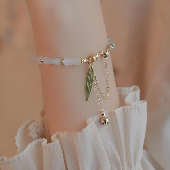 Pulsera de protección de la suerte con hojas de bambú de jade blanco hetiano chapado en oro de 14 Buddha Stones