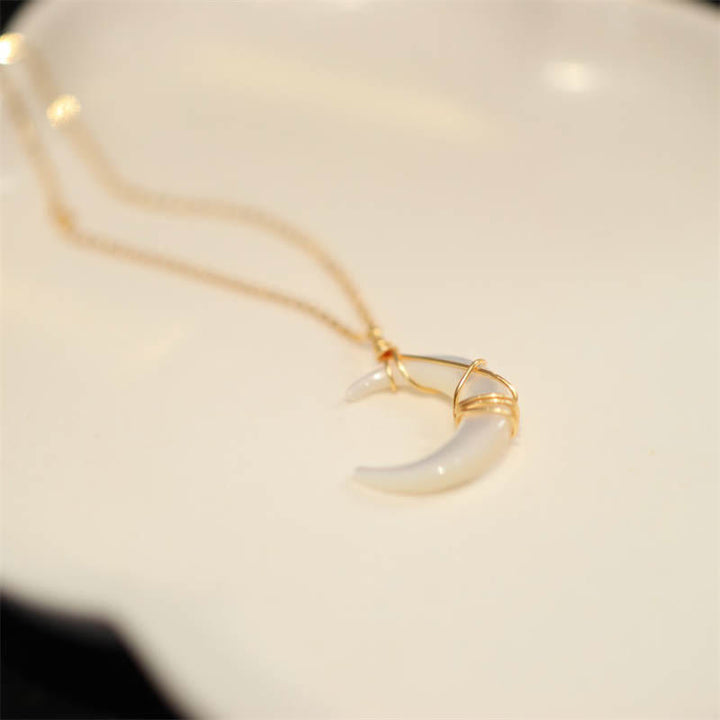 Colgante de collar con bendición de luna creciente, piedra Tridacna Natural de Buddha Stones