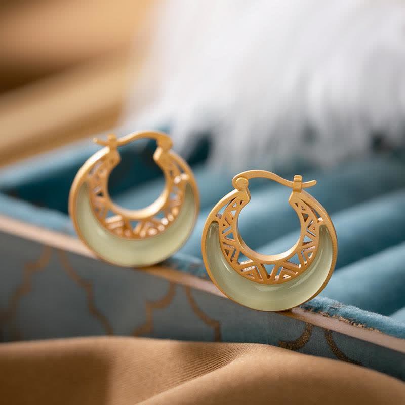 Pendientes colgantes de prosperidad de jade con luna creciente y Buddha Stones