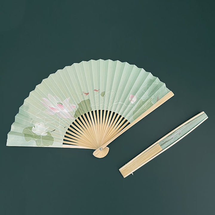 Abanico plegable de bambú con Buddha Stones, flores de loto, hojas, peces Koi, papel de mano