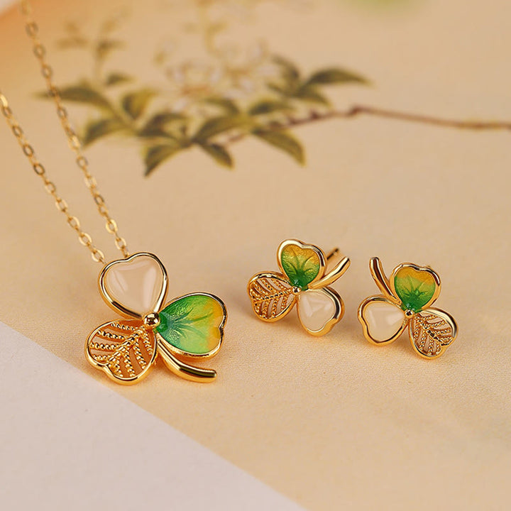 Pendientes con colgante de trébol de trébol de la suerte de jade hetiano chapado en plata de ley 925 con Buddha Stones