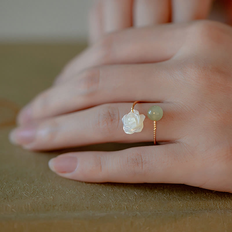 Buddha Stones Anillo de bendición con cuentas de jade, piedra tridacna chapada en oro de 14 quilates, flor rosa