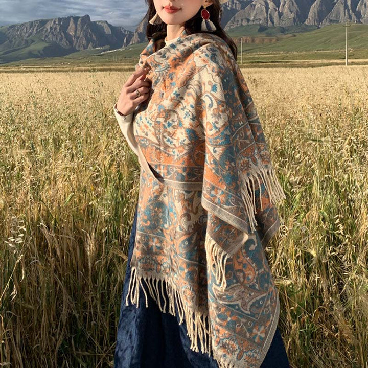 Bufanda de viaje acogedora con borlas y ramas de flores tibetanas de Buddha Stones