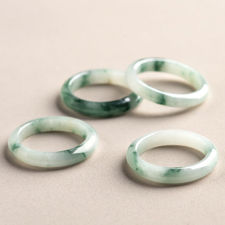 Anillo de abundancia de suerte de jade verde natural con Buddha Stones