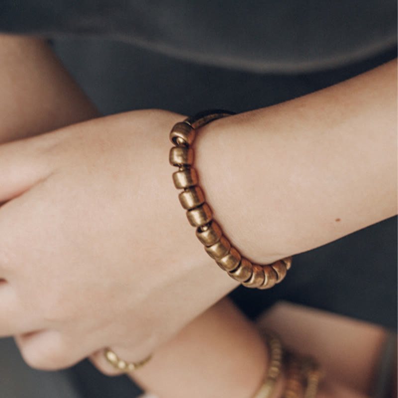 Pulsera de la riqueza de la suerte con cuentas de cobre y latón de diseño simple de Buddha Stones