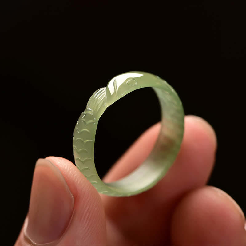 Anillo de suerte con éxito de pez koi, jade blanco hetiano, jade cian y jade