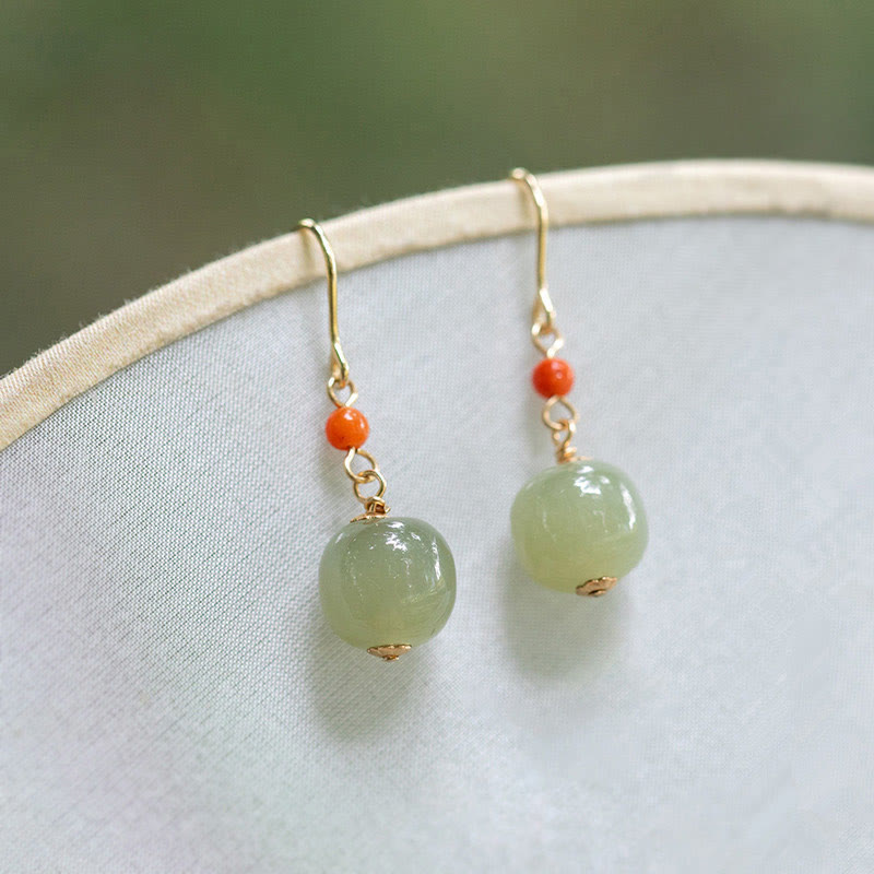 Pendientes Buddha Stones chapados en oro de 14 quilates, jade hetiano y ágata roja