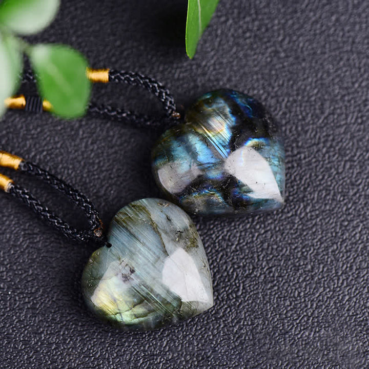 Colgante de collar con soporte de corazón de amor de labradorita de Buddha Stones
