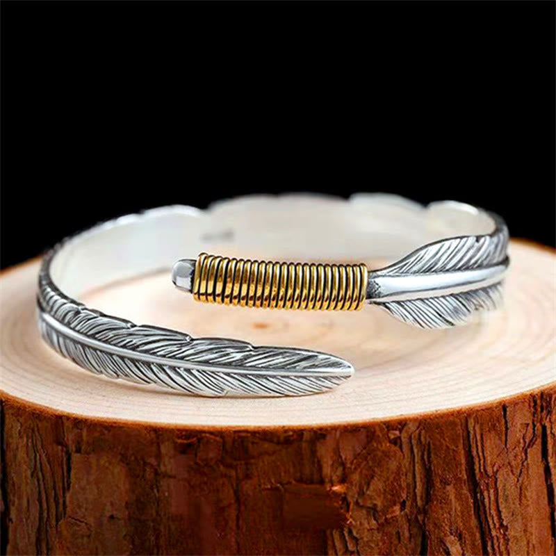 Brazalete con diseño de plumas de Buddha Stones, brazalete de la suerte grabado