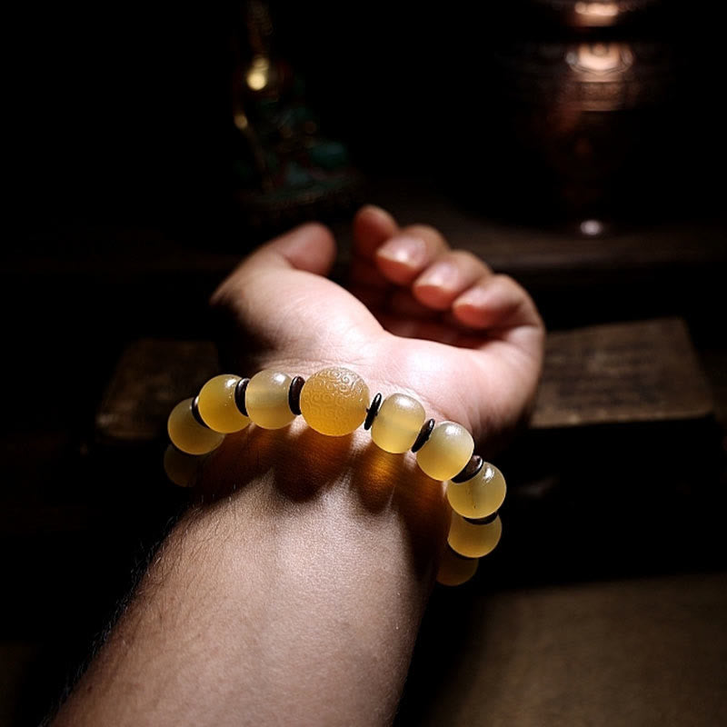 Pulsera auspiciosa hecha a mano con Buddha Stones , cuerno de oveja tibetano, Om Mani Padme Hum