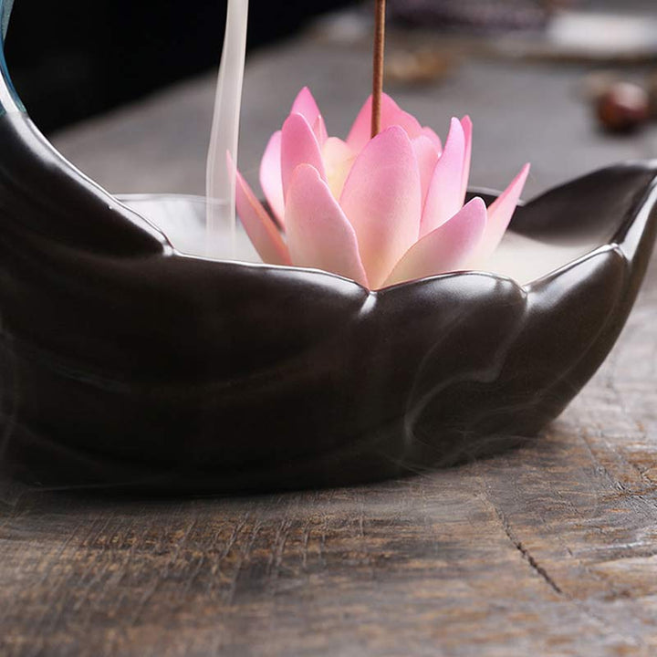 Quemador de incienso de meditación de loto de cerámica con pequeños ciervos de piedras de Buddha Stones , decoración