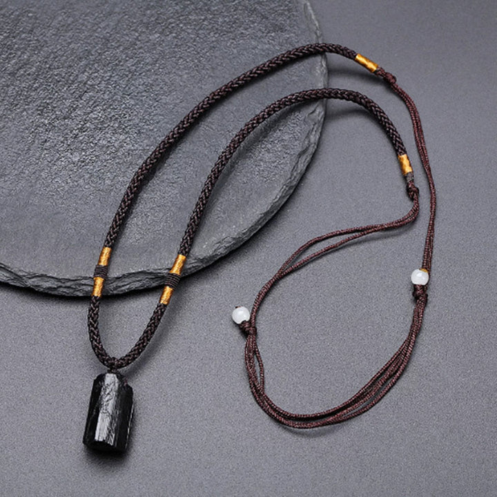 Colgante de collar de cuerda positiva de turmalina negra natural con Buddha Stones